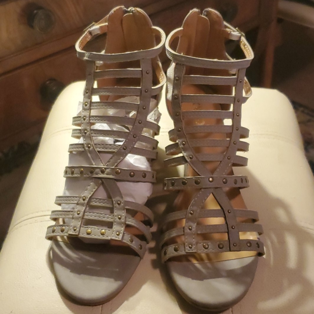 Women's Bongo "Anna Camille " Gray Wedge 11M